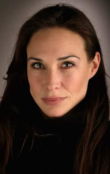 Claire Forlani 