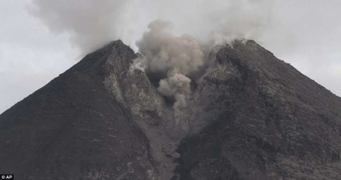 извержение вулкана в Индонезии